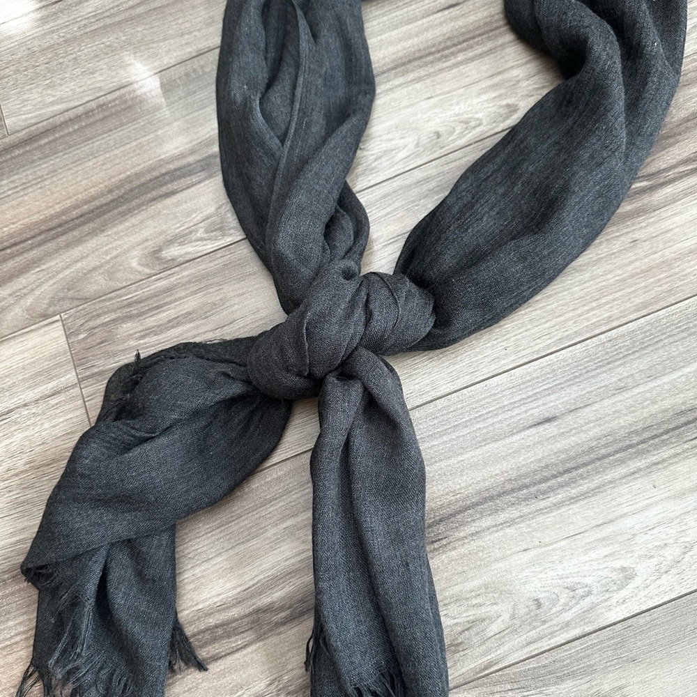 Basic grey scarf